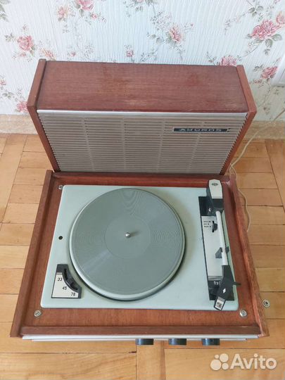 Проигрыватель винила Riga akords