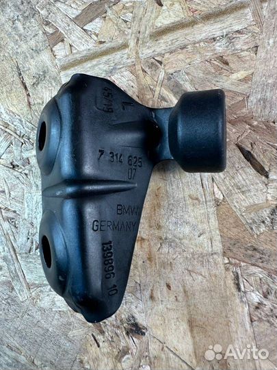 Отбойник крышки багажника BMW 4 F32/F33/F36 рест