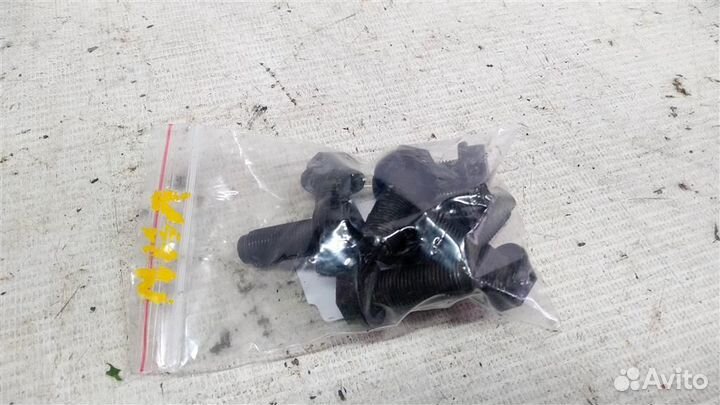 Болт маховика Mazda Millenia 00-03г