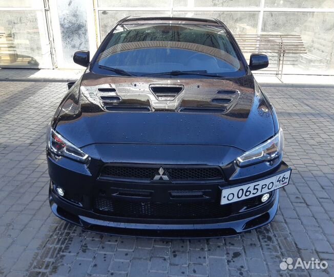 EVO рестайлинговый капот на Mitsubishi Lancer X