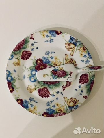 Тортовница с лопаткой