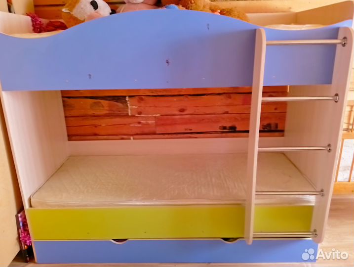 Детская двухъярусная кровать