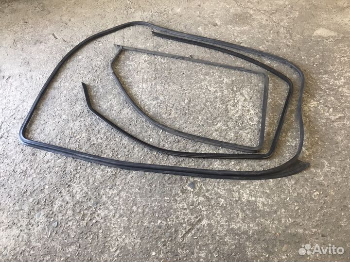 Уплотнитель двери Freelander 1