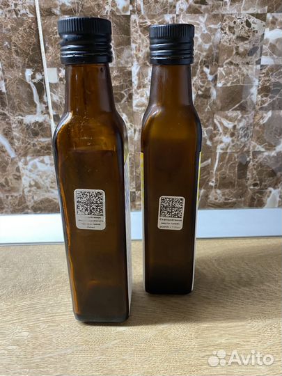 Пустые бутылки из-под масла