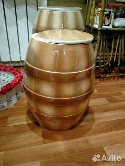 Большие керамические бочки