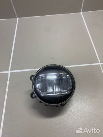 Противотуманная фара передняя правая Lexus Lx570