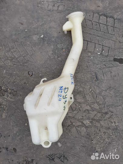 Бачок омывателя на Мазду Демио