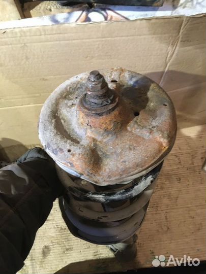 Стойка амортизатора переднего правого Hyundai Matr