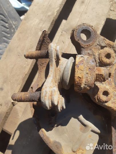 Кулак поворотный передний правый Skoda Yeti