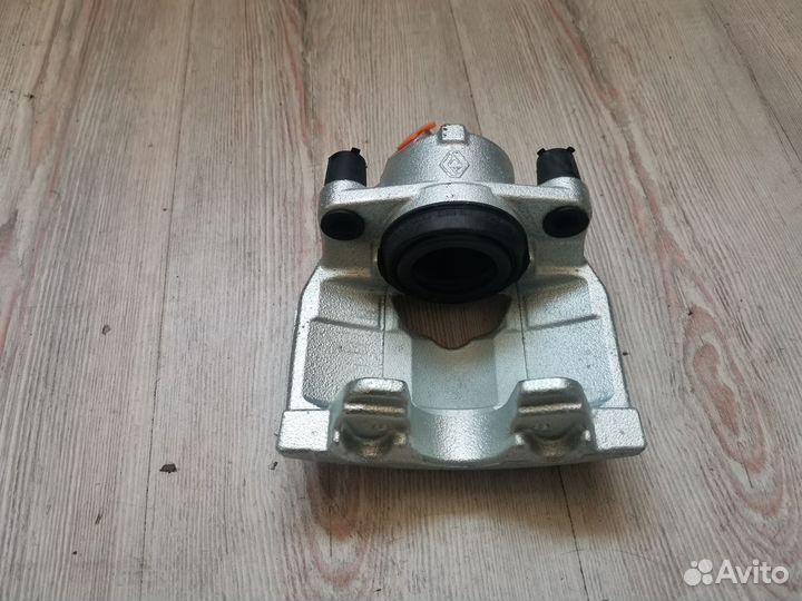 Суппорт тормозной перед Renault duster Лев