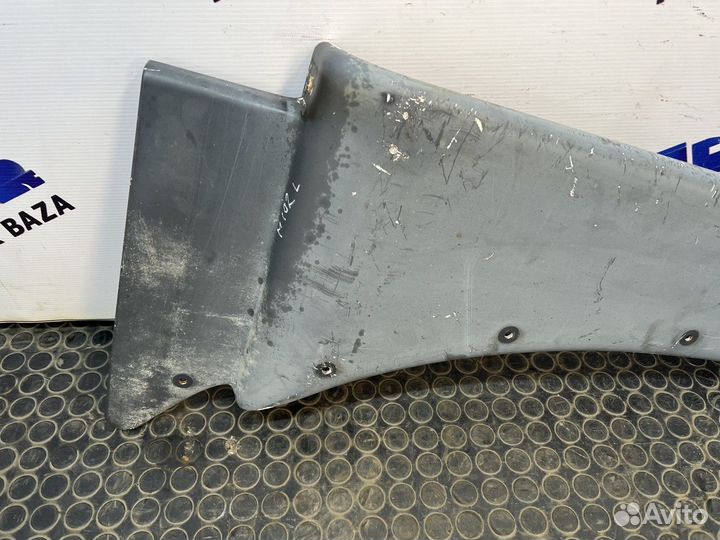 81664100307 Накладка переднего крыла левого