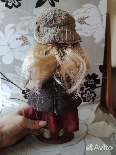 Кукла фарфоровая коллекционная