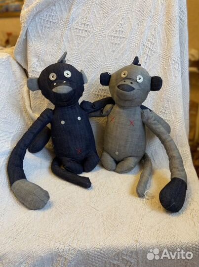 Джинсовая интерьерная игрушка обезьяны парочка