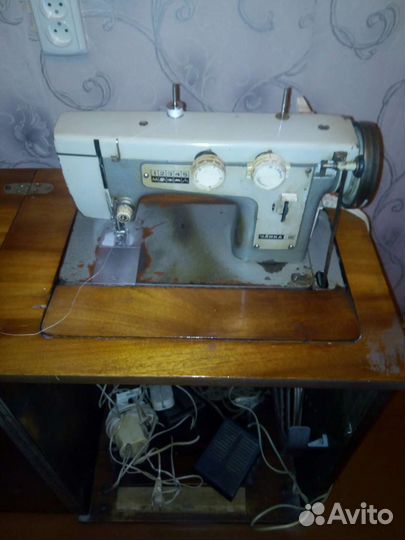 Швейная машина Чайка 3