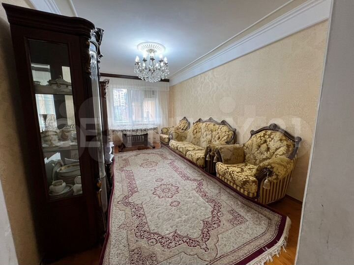 4-к. квартира, 90 м², 4/9 эт.