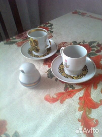 Горчичница а так же 2 чашки и 2 блюдца для кофе