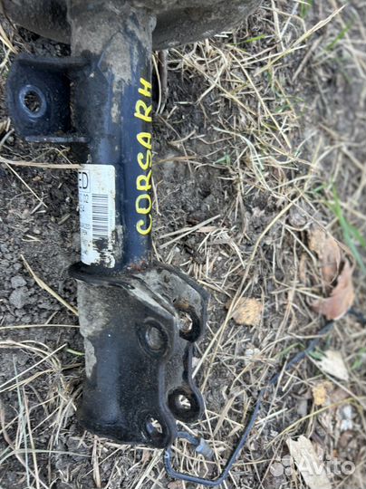 Стойка передняя правая Opel Corsa D