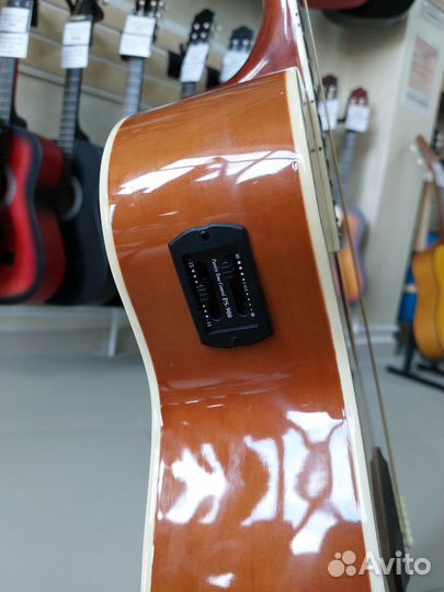 Акустическая гитара с подключением Электроакустика