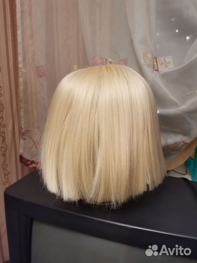Парик блонд каре