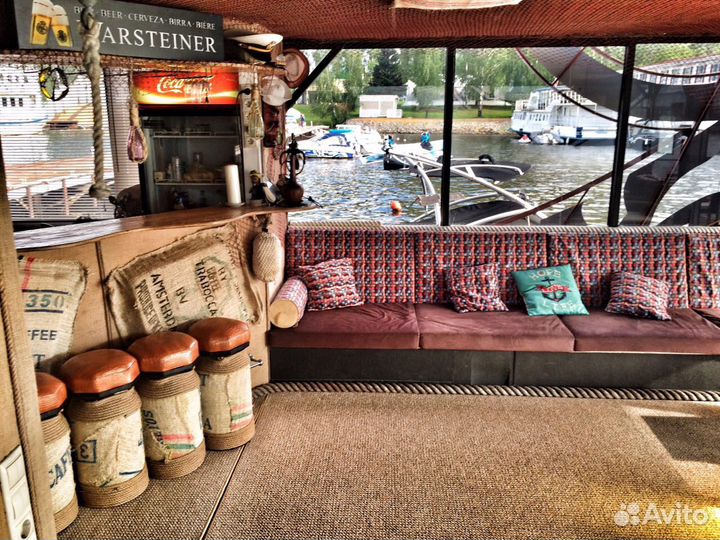 Аренда прогулочной яхты типа HouseBoat