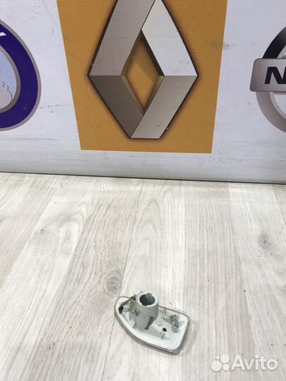 Повторитель поворотника в Крыло в Зеркало Renault