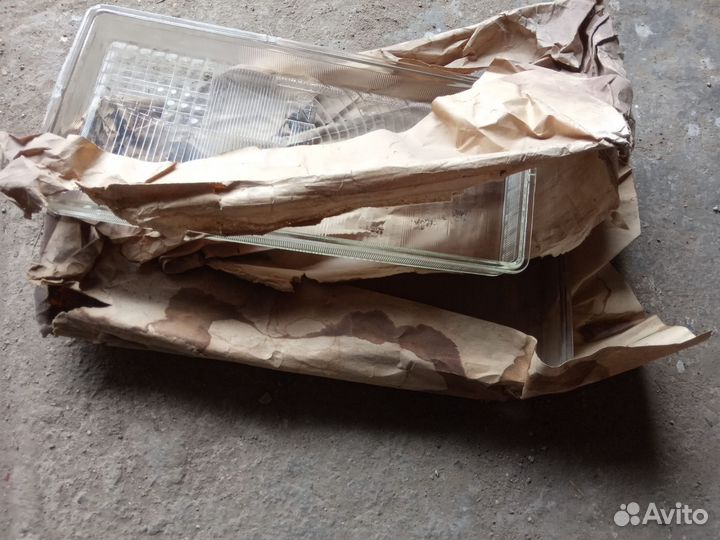 Стекло на фару ваз 2107