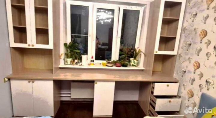 Рабочая зона в углу у окна