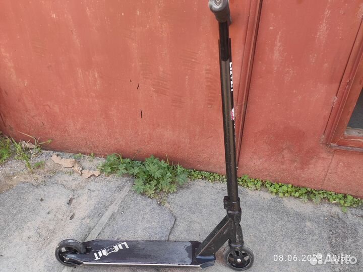 Продается трюковой самокат Limit LMT 60