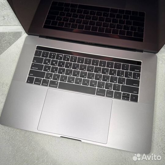 MacBook Pro 15 2017, 16/1TB, 100 циклов