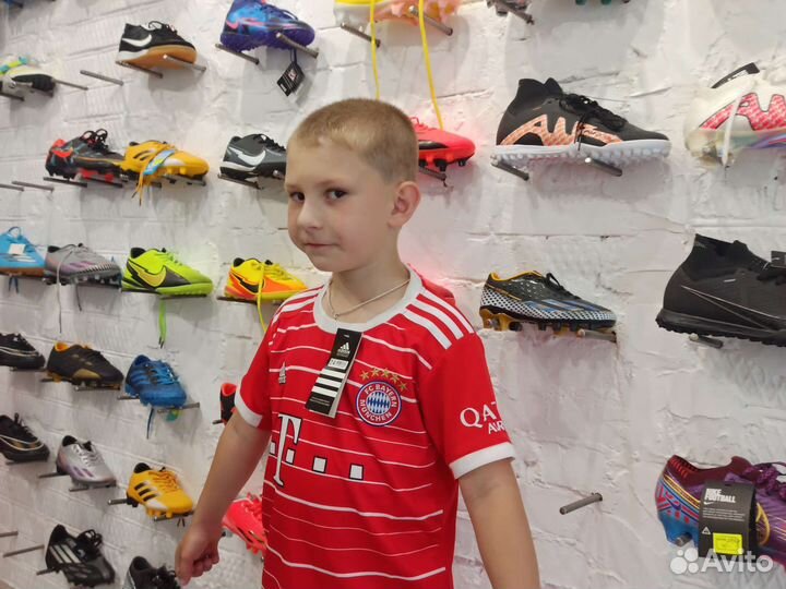 Детские бутсы и форма (Bayern Munich)