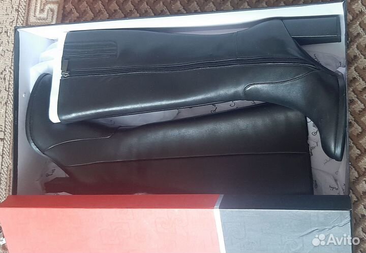 Продам новые демисезонные сапоги,38 размер