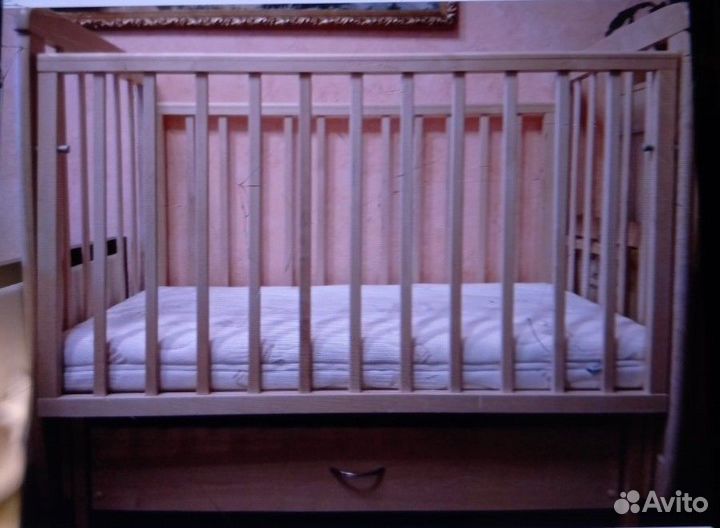 Детская кроватка с маятником и ящиком+матрас