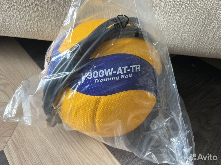 Мяч волейбольный Mikasa V300W/V200/ VLS300/ molten