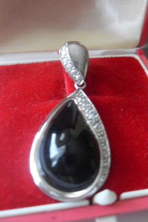 Подвеска С чёрным ониксом И цирконами. серебро 925