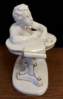 Статуэтка Пушкин лфз - рельефное дно, 1950е