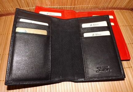 Женская кожаная обложка паспорт B. Wero red/black