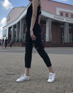 Джинсы mom