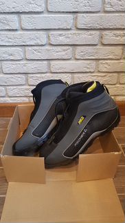 Ботинки лыжные fischer, муж 42 sns