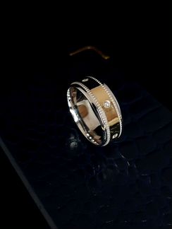 Обручальное золотое кольцо с бриллиантами