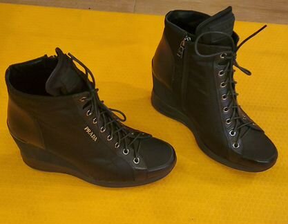 Ботинки-полусапожки prada