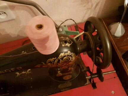 Продаю швейную машину zinger