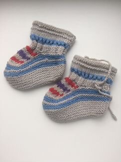 Новые вязаные пинетки