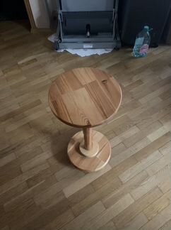 Деревянный столик