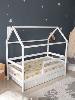 Детская кровать домик