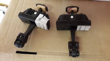 BMW X5 E70 Ограничитель передних дверей