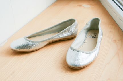 Новые серебристые кожаные балетки Boden 33