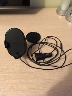 Держатель телефона с бесконтактной зарядкой Qi