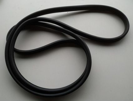 Уплотнитель передней двери правый Grand Starex H-1