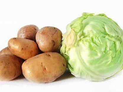 Картошка с капустой. Что не плод малина яблоко картофель капуста. Плод коробочка у пасленовых. Огурцы и помидоры клубника. Словарные слова на тему овощи фрукты.