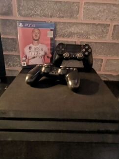 Sony PS4 Pro + 2 контроллера